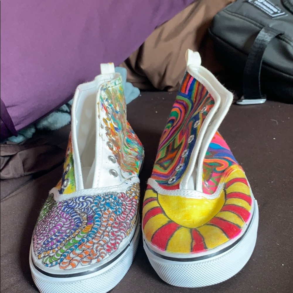 Vintage artsy 90’s style kicks